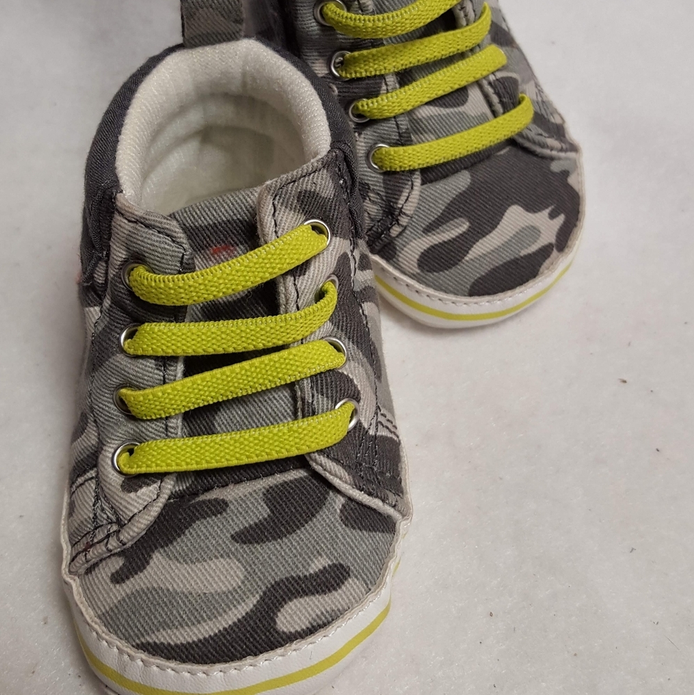 Child O' Mine Newborn Camouflage Shoes Sz.0-3mo.
